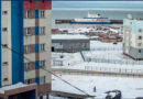 La planta de energía nuclear flotante está atracada en la ciudad portuaria de Pevek, Rusia