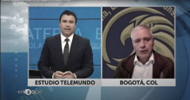 Jose-Rivera-de-Telemiundo-entrevista-al-coronel-Luis-Villamarin-analizando-mascre-en-Uvalde-Texa